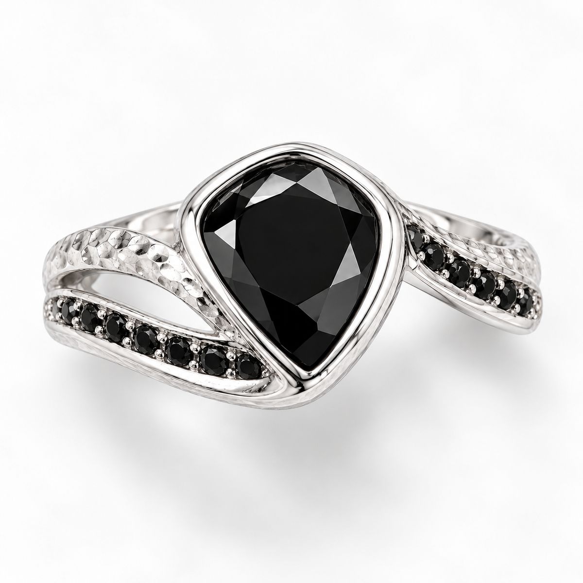 Noir Amour Heart Ring