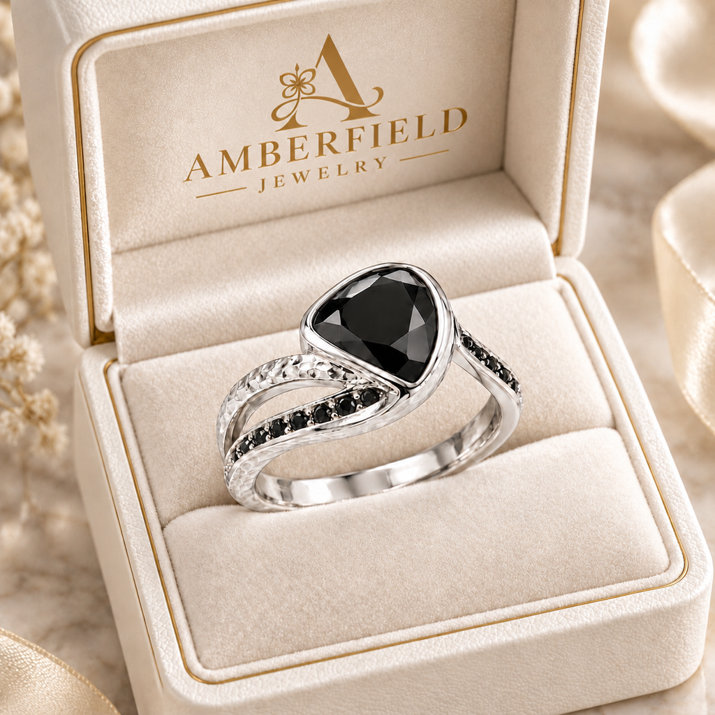 Noir Amour Heart Ring