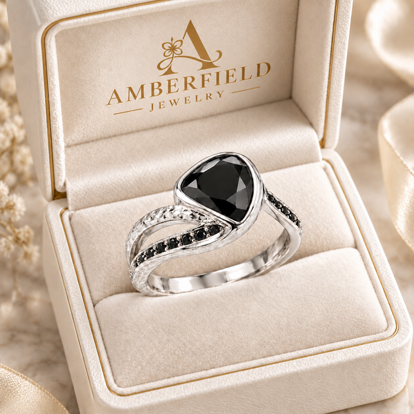 Noir Amour Heart Ring