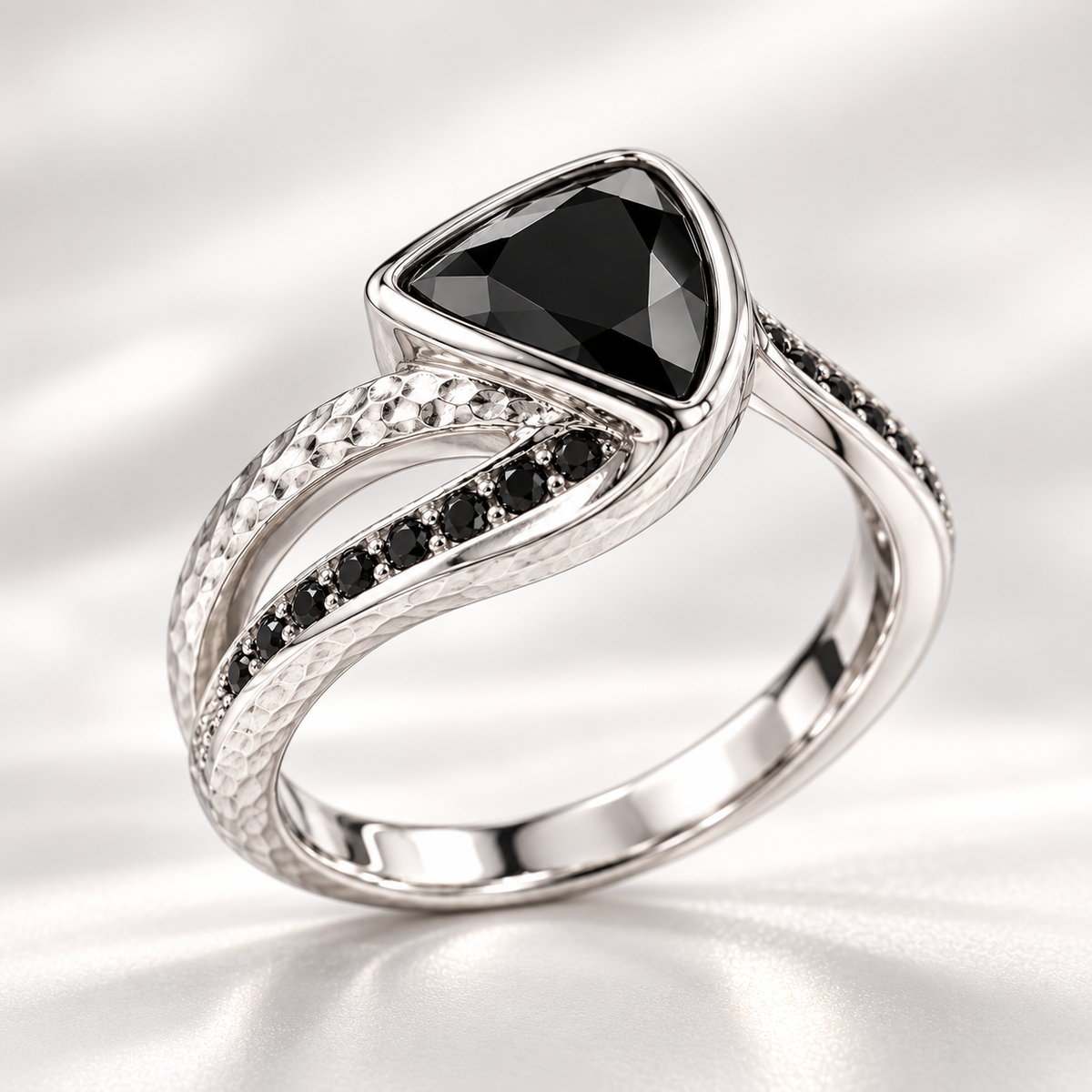 Noir Amour Heart Ring