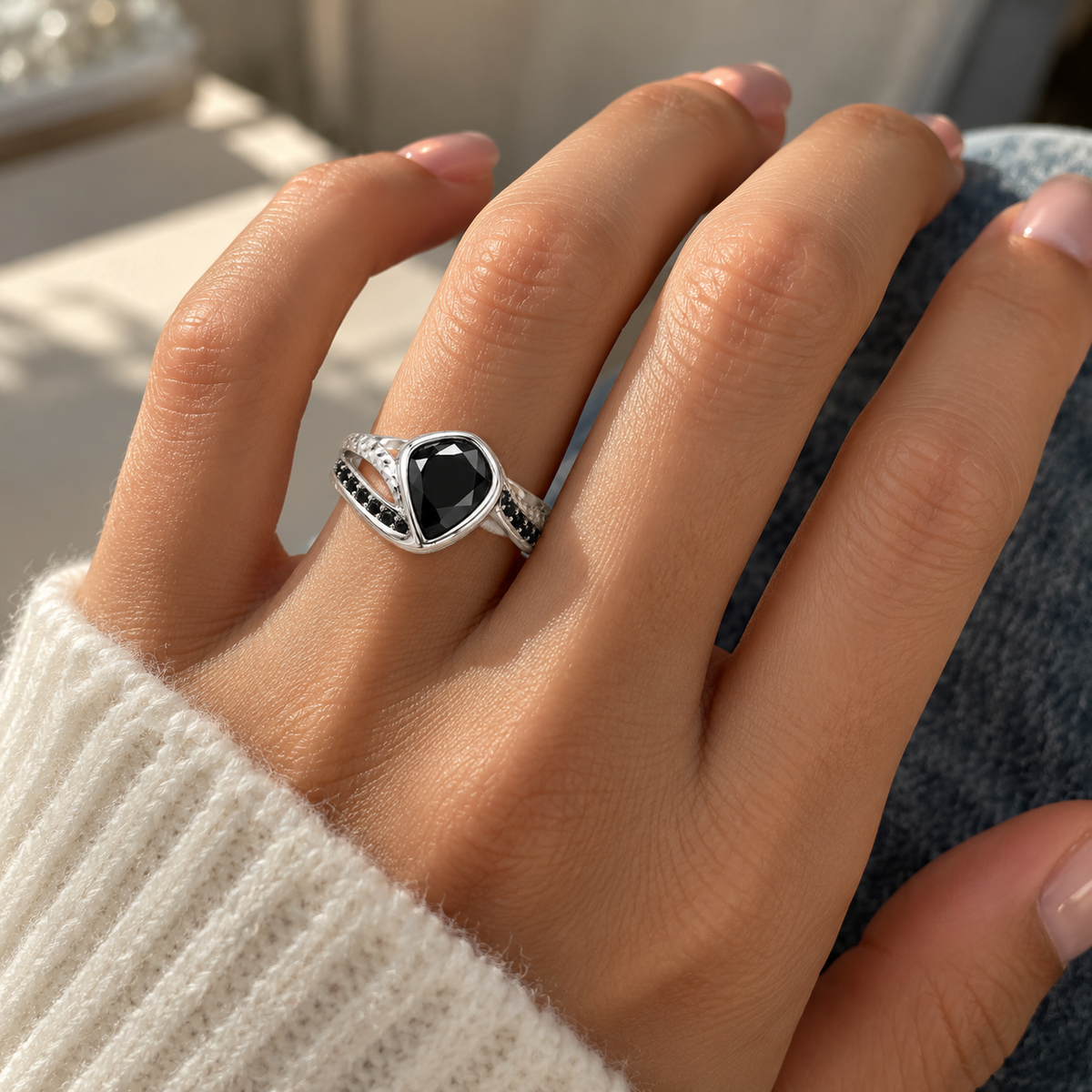 Noir Amour Heart Ring
